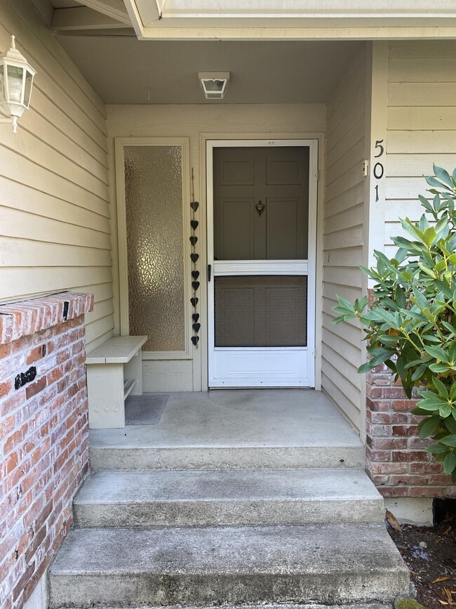 Photo - 501 E Michelle Dr