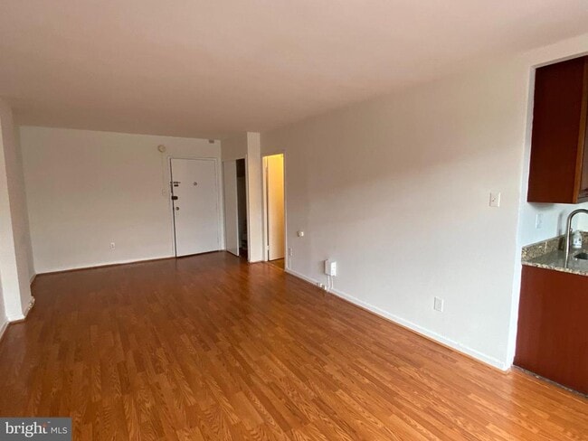 Photo - 940 25th St NW Unit 806-S