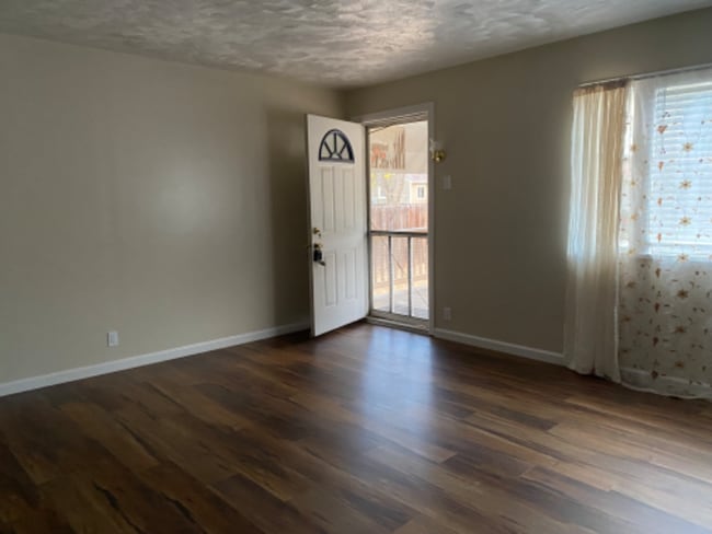 Photo - 215 Parker St