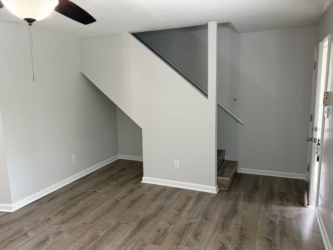 Photo - 2052 Darnell Cir