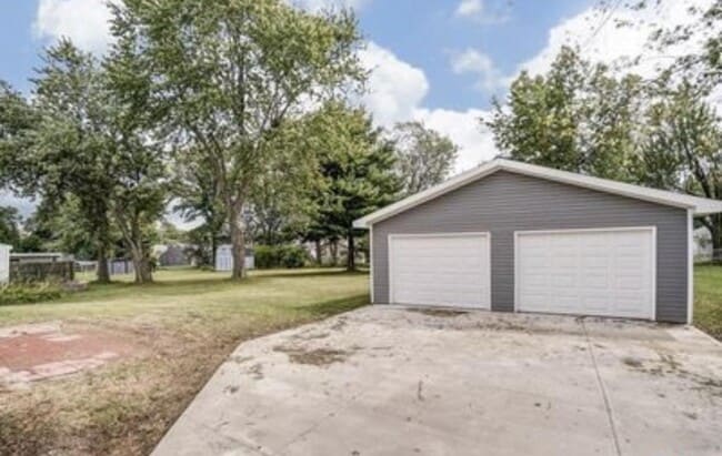 Photo - 141 Lotze St