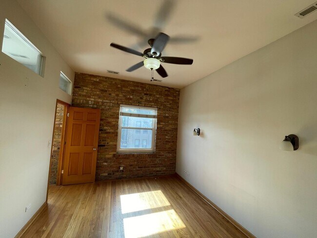 Photo - 2350 W Grand Ave