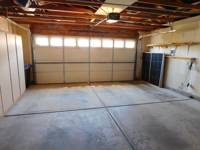 Photo - GORGEOUS SINGLE STORY WITH MANY UPGRADES*3 BEDROOMS*SPARKLING POOL AND SPA!