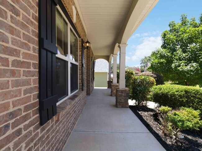 Photo - 310 Strasburg Dr