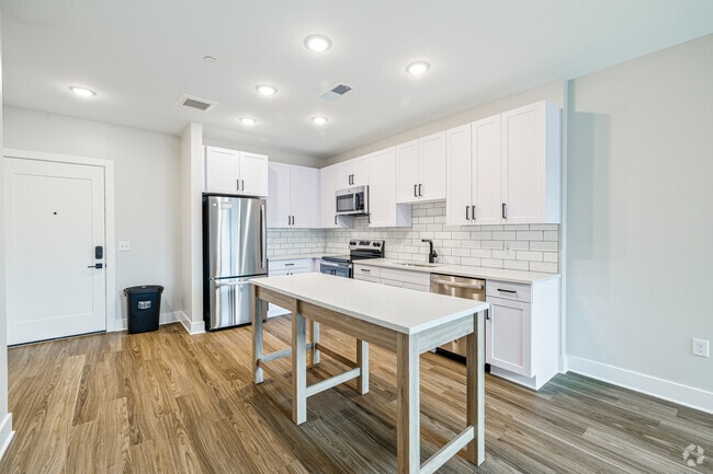 1BR, 1BA - 653SF - Kitchen