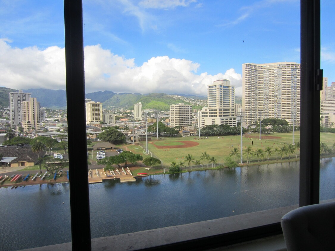 Great Sunrise view - 444 Niu St (Honolulu, HI)