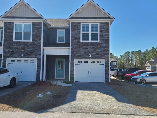 Stonebay Townhomes - 3 Bedroom/2.5 Bath - Stonebay Townhomes - 3 Bedroom/2.5 Bath