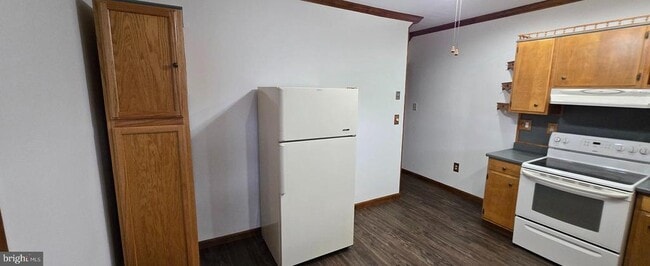 Photo - 325 W Spring St