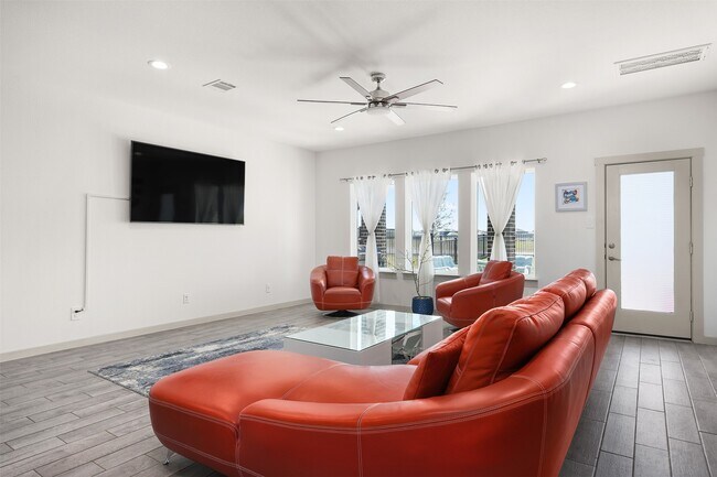 2421 Mar Vis Ln