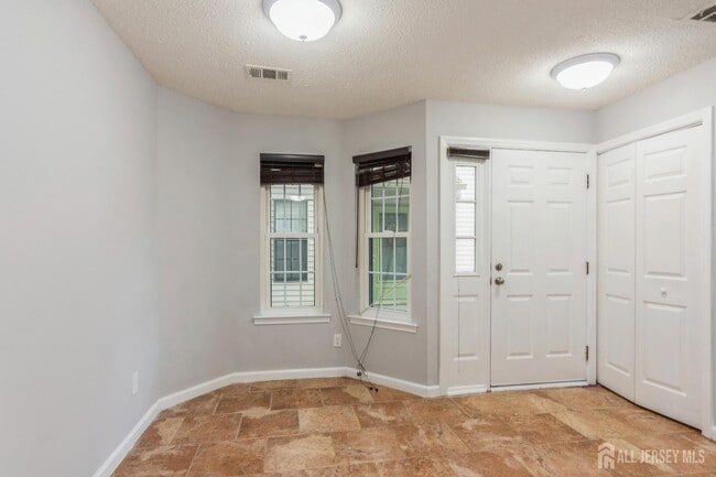 Photo - 705 Sunshine Ct