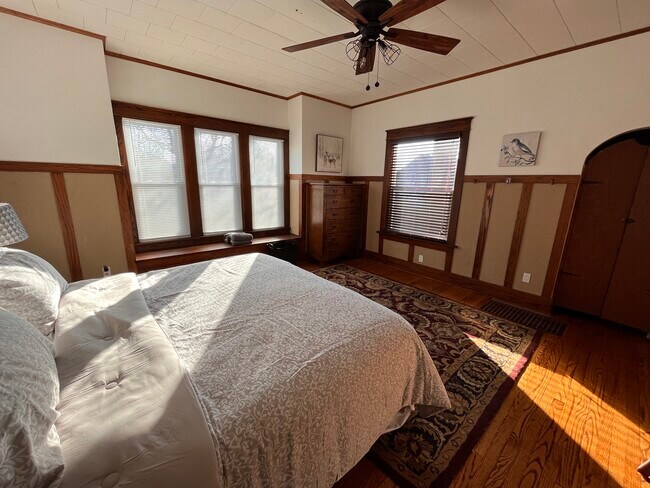 Photo - 2608 Leclaire St Unit Main