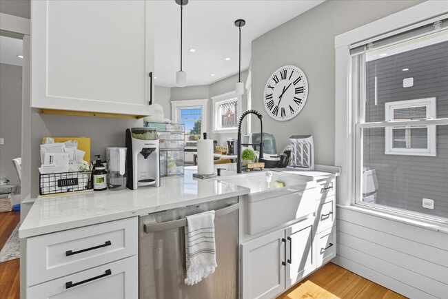 Photo - 663 Adams St Unidad 3 Rental