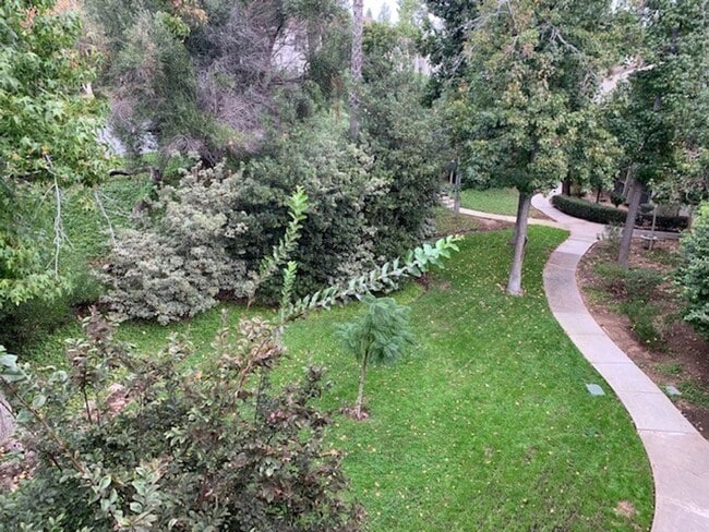 Building Photo - Spacious 1 Bedroom Parkway Pointe Condo! Unit 302 - -1