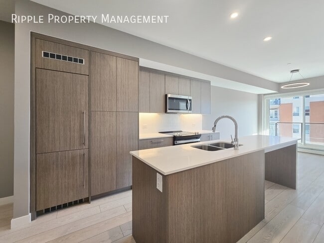 Building Photo - BRAND NEW 2 BEDS, 2 BATHS CONDO | PRIME BELTLINE LOCATION | CENTRAL A/C Unit 305