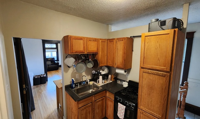 Photo - 1822 Roblyn Ave