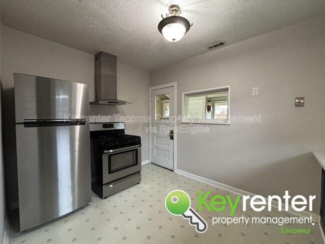 Photo - 814 S Oakes St