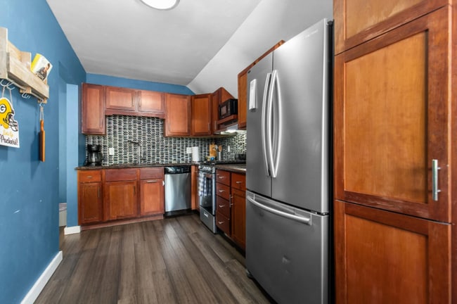 Kitchen - 603 S Locust St Unit Upper