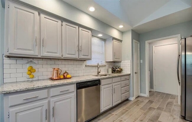 Photo - 4001 Double Oak Ln