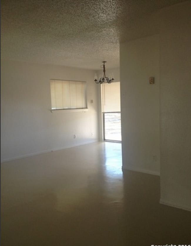 Building Photo - Renovated 2 bedroom, 1 bath