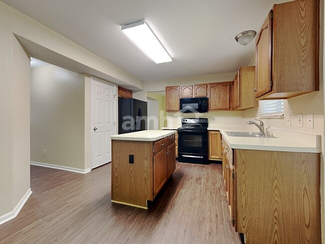 Photo - 532 Sugar Maple Ct