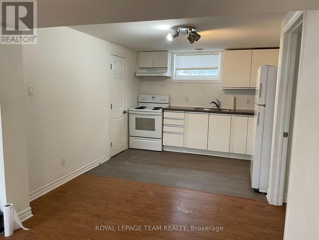 Photo - 1627 Chaucer Ave