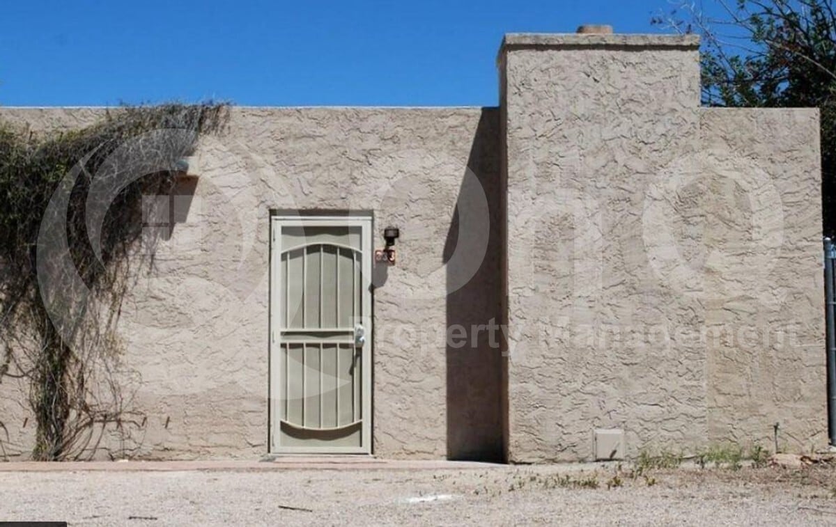 Photo - 333 E Adams St