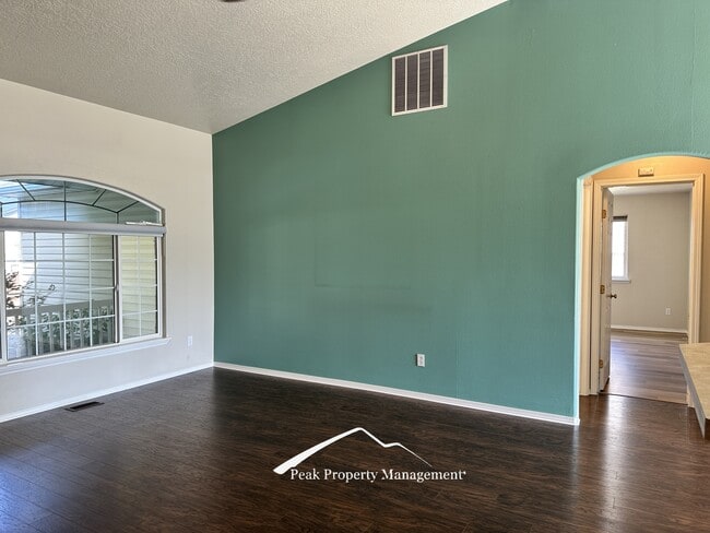 Photo - 605 W Mulberry Loop