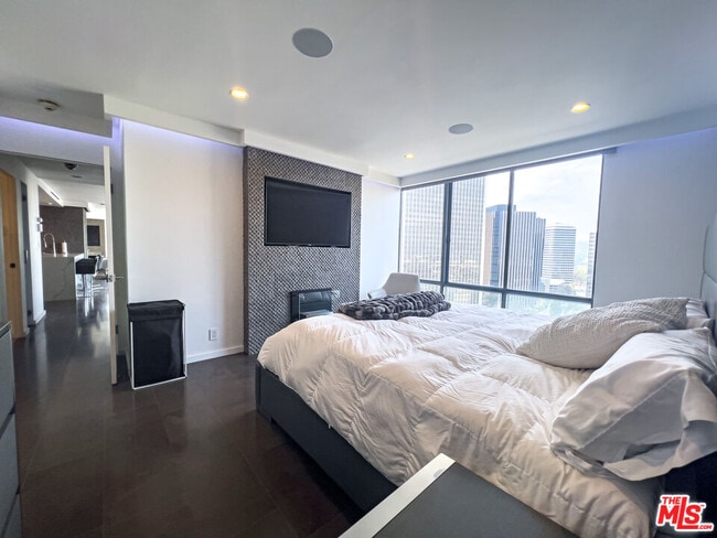 Photo - 2160 Century Pk E Unit 2112