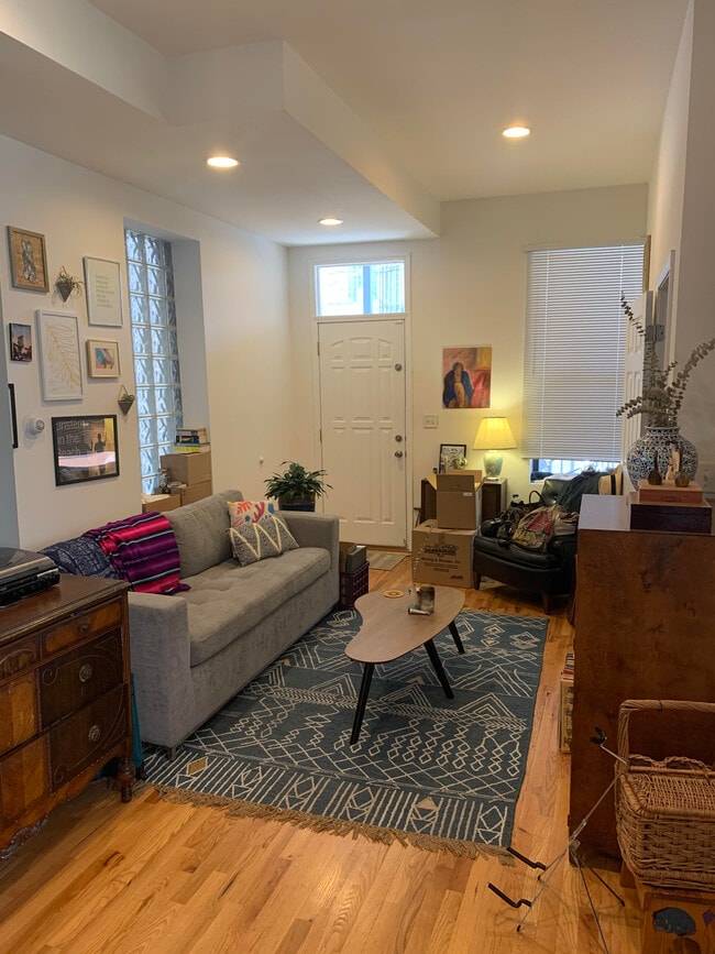 Photo - 1116 N Hermitage Ave Unit 1R