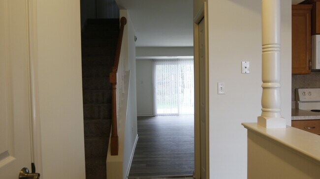 Photo - 27 Ramsgate Ln