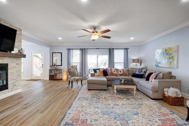 Photo - 7103 Anaqua Dr