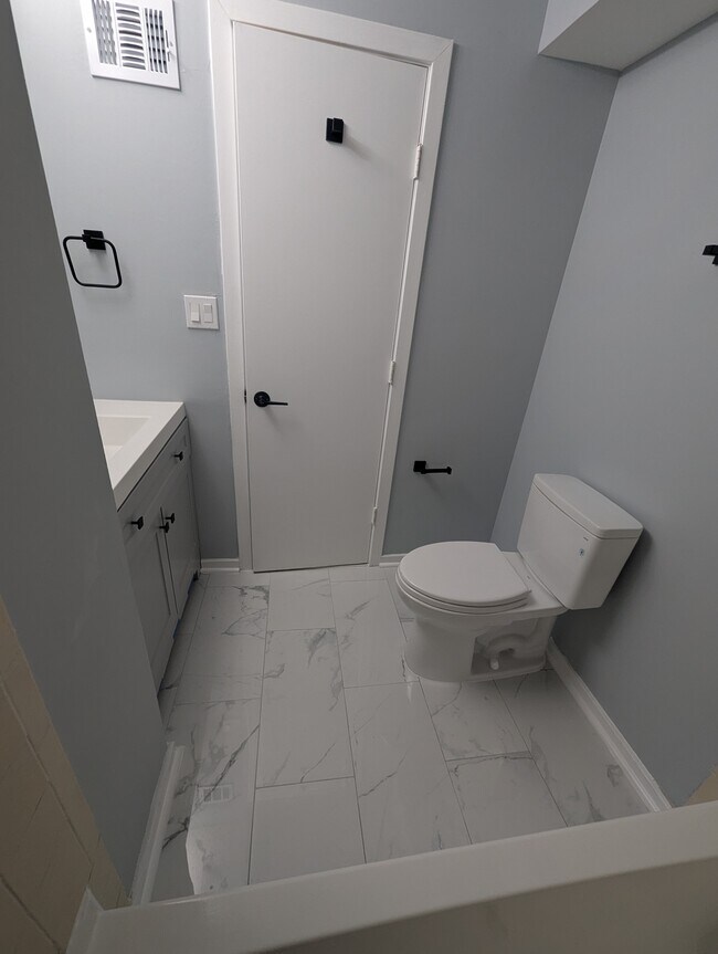 Photo - 3145 Hawthorne Dr NE