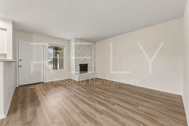 Photo - 302 Algerita Dr