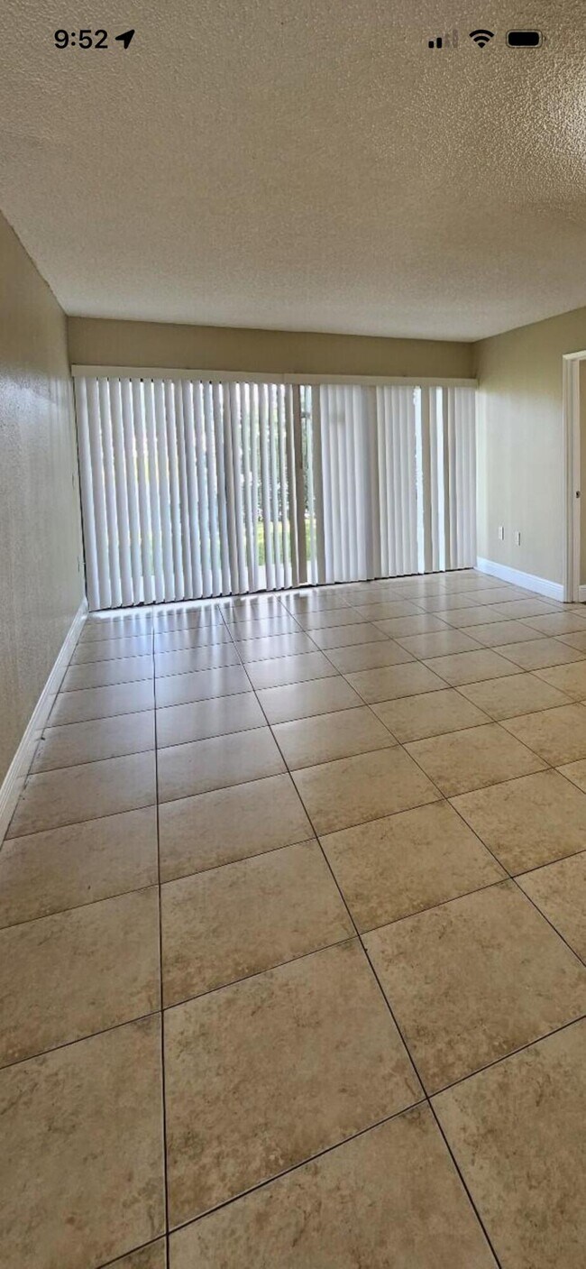 Photo - 1504 Lake Crystal Dr Unidad B