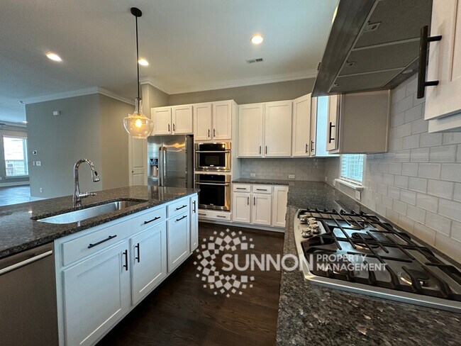Beautiful 3-Story Townhome in the Heart of the Arts District