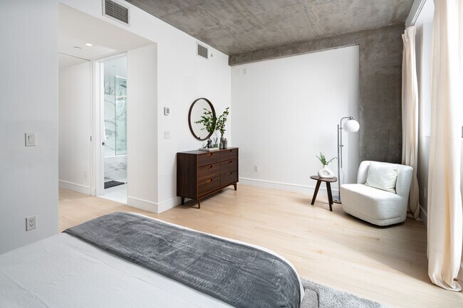 Catch comfy moments here - Luxurious 2BD Penthouse (+Washer&Dryer, Roof)