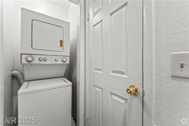 Building Photo - 1628 Justin Ct Rental