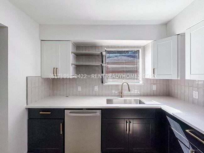 Photo - 2306 Loyce Dr