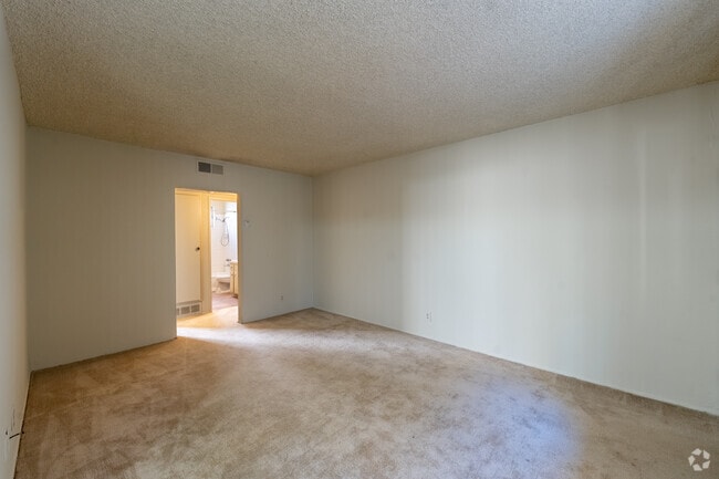 1BR, 1BA - 500SF - Living Room