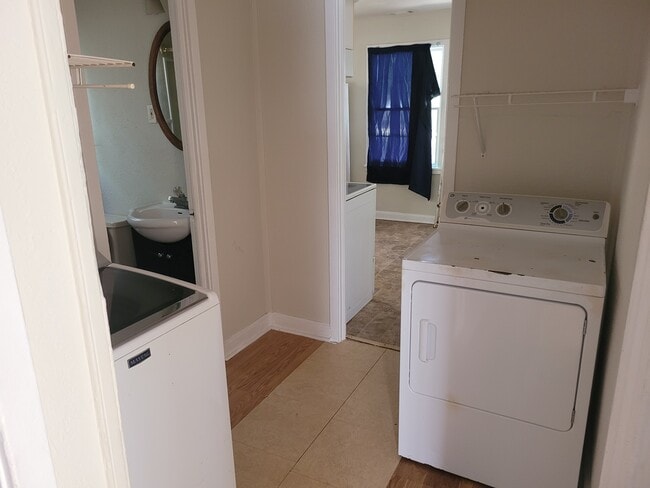 Laundry - 114 Thomas Blvd