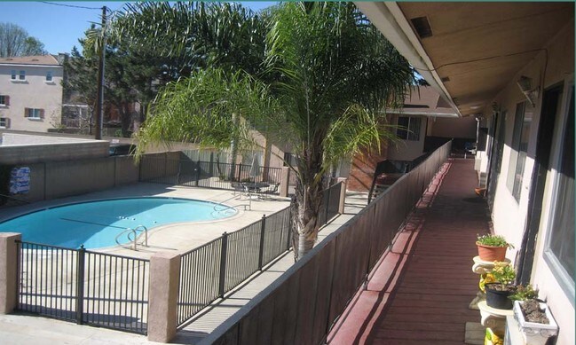 Photo - 641 S Velare St