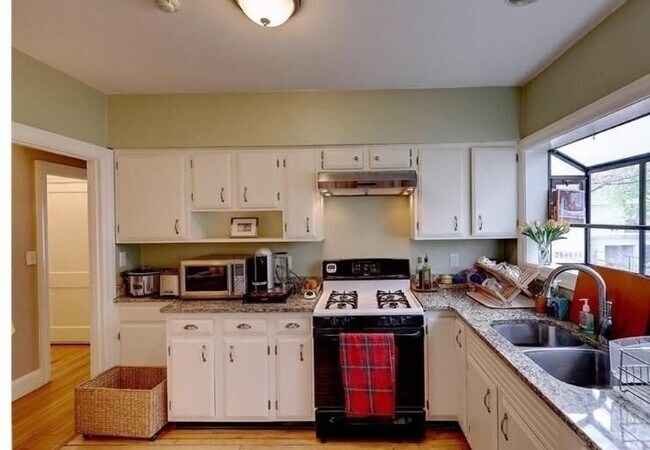 Photo - 16 Grotto Ave