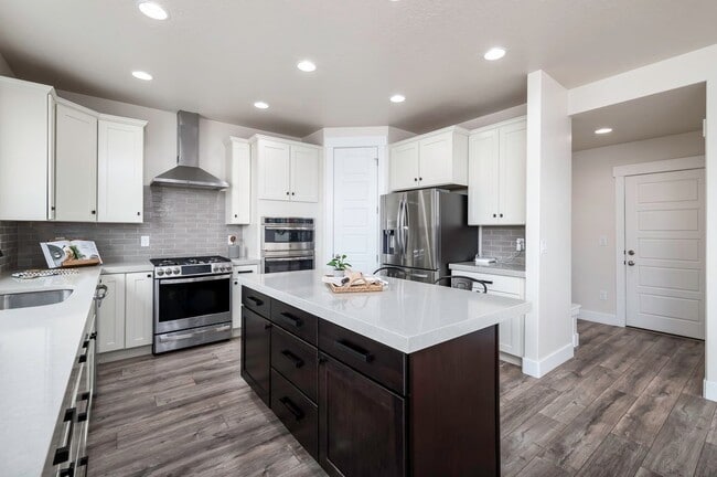 Photo - 711 Summit Dr