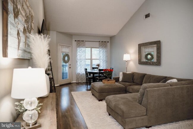 Photo - 4408 Helmsford Ln Unidad 302