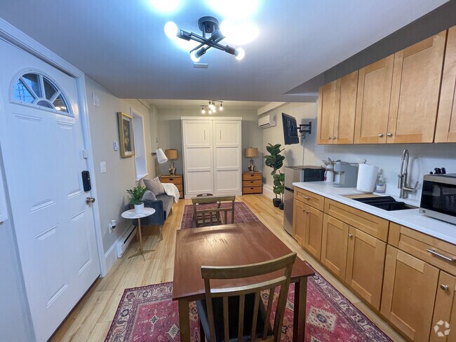 Building Photo - 24 Warwick Rd Unit 1 Rental