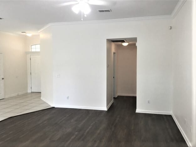 Photo - 121 Nottingham Dr E