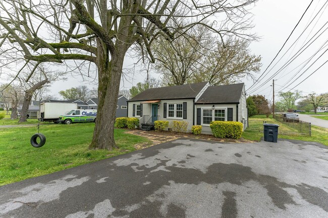 Photo - COMING SOON! Charming 3 bedroom 1 bathroom for rent!