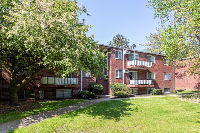 Photo - Forest Glen Condominiums