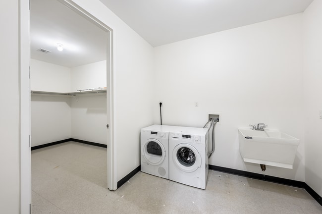 RIDGE POINT APARTMENTS