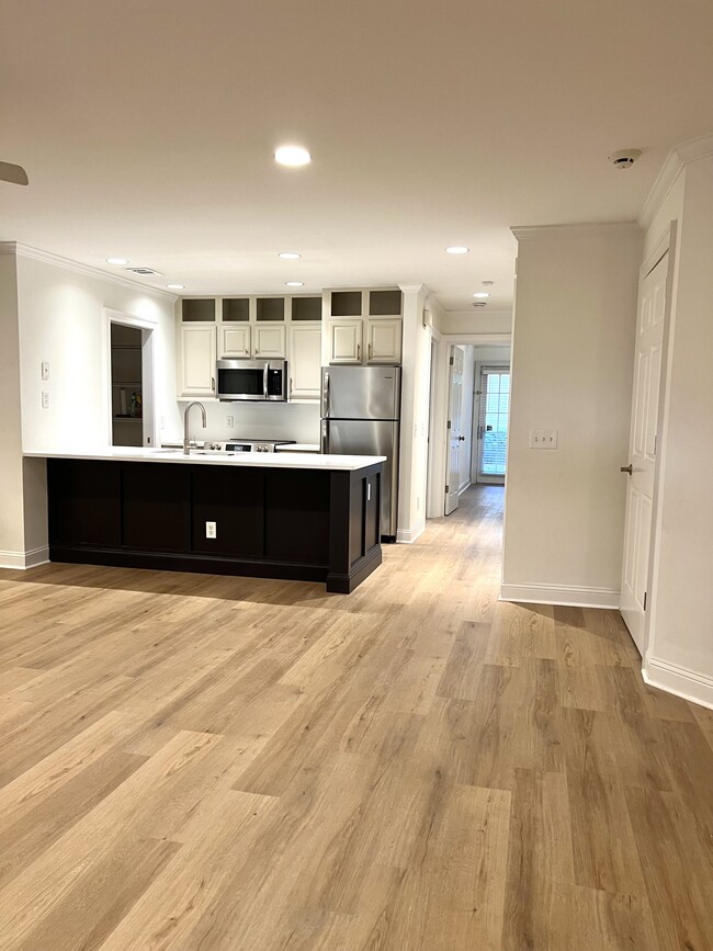 Building Photo - 317 W Taylor St Unit Apt B